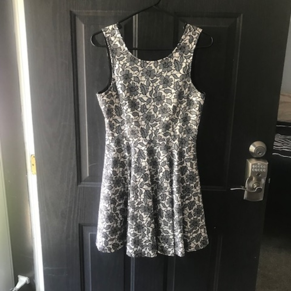 Under Skies Black and White Short Dress